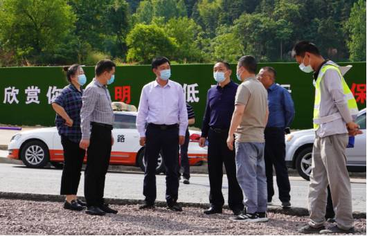 六安市公路管理处党委书记、主任杨广来一行莅临指导我司项目